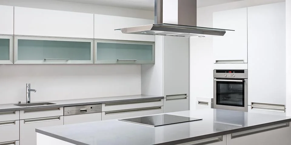 Fully equipped modern kitchen Stock Photos
