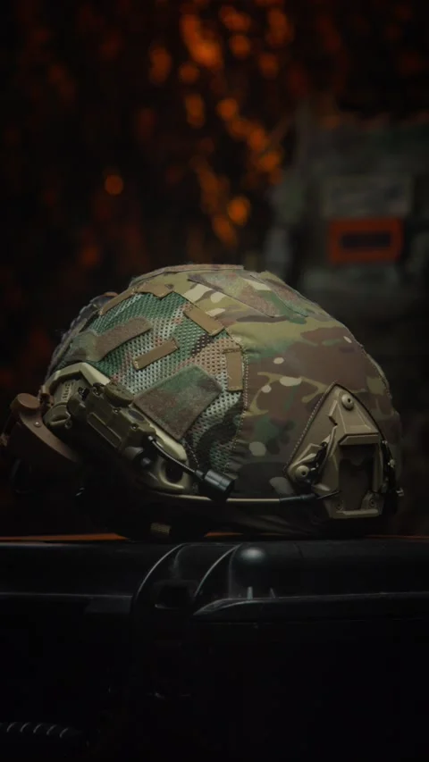Fully equipped multicam fast helmet roll over on a rotating platform (vertical) Video stock 337829282