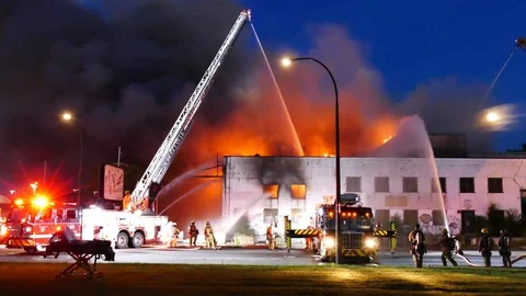 Fully involved vacant building fire Stock Footage 115973850