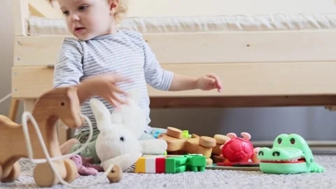 Fun activities for kids. Baby's developmental toys. Kindergarten learning t.. 库存影片 252139921