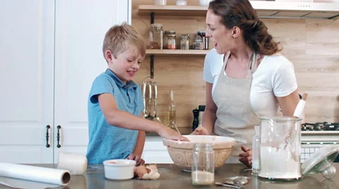 Fun baking together mother and child Video stock 60790074