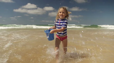 Fun on the beach Vídeo Stock 57975846