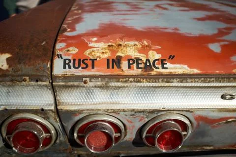 Fun message on an old rusty car - Rust In Peace Stock Photos