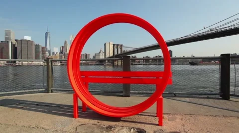 Fun Object Sits Along East River In Brooklyn Bridge Park HD Vídeo Stock 52179888
