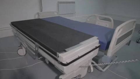 Functional Beds and Medical Devices in Modern Intensive Care Unit Vidéo 84875720