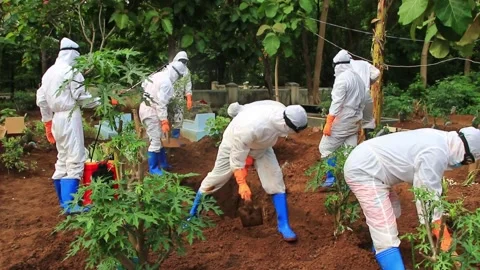 The funeral process of a corpse infected with the corona virus Stock Footage 142816483