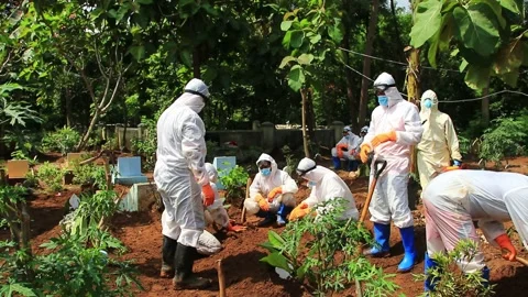 The funeral process of a corpse infected with the corona virus Stock Footage 142817818