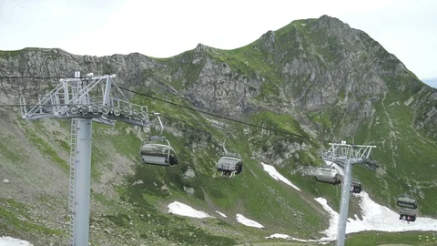 Funicular or cable-railway in mountains in summer time. Peak of Caucasus Vídeo Stock 115018430