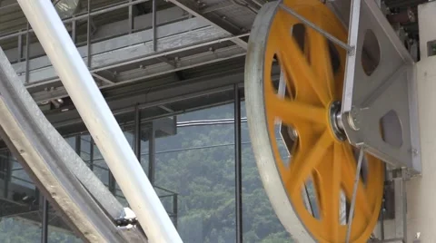 Funicular - Yellow traction wheel of a cableway Video stock 50627914