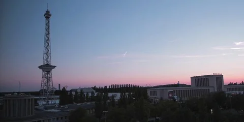 Funkturm Berlin - Sonnenuntergang & Nacht / Radio Tower Berlin - sunset & night Stock Footage