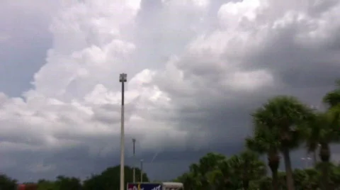 Funnel Cloud - Tornado forming Stockbeeldmateriaal 445691