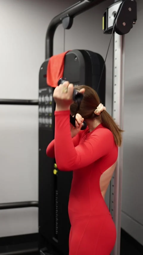 Funny beginner gym mistake Stock Footage 337956709
