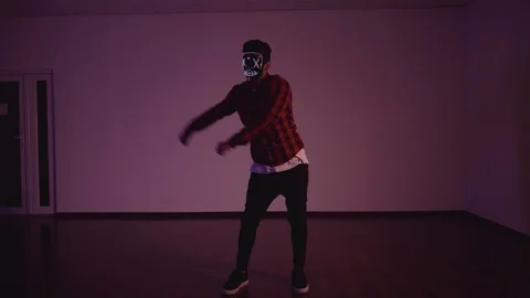 Funny Dancing in mask on pink background 库存影片 119031878