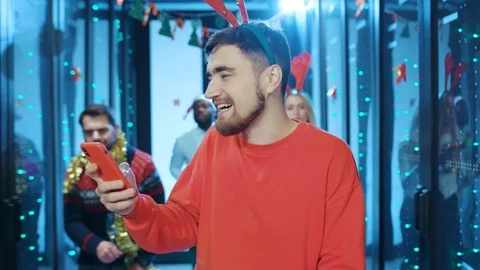 Funny drunk young man using a smartphone talking with friends having fun time Video stock 121121341