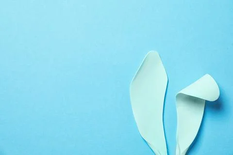 Funny Easter bunny ears on color background, top view with space for text 스톡 사진
