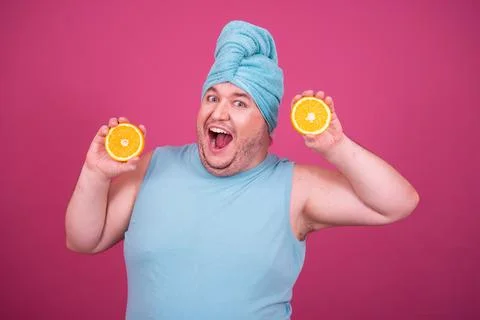 Funny fat man eats donuts. Retro style. Food and fitness. Foto stock