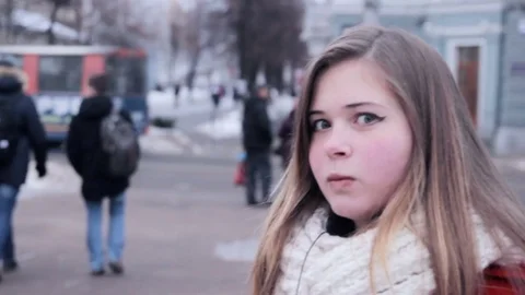Funny girl making crazy faces Видео 71587165