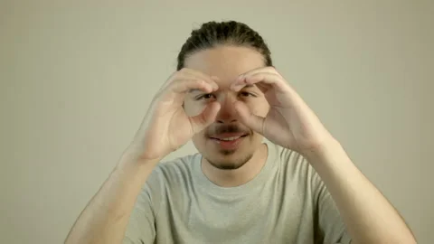 Funny man uses imaginary binoculars and realises he has real ones Vídeos de archivo 198332899