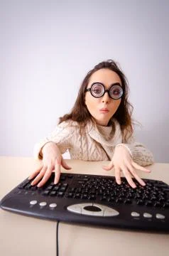 Funny nerd girl working on computer Stockfoto's