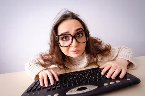 Funny nerd girl working on computer Stockfoto's