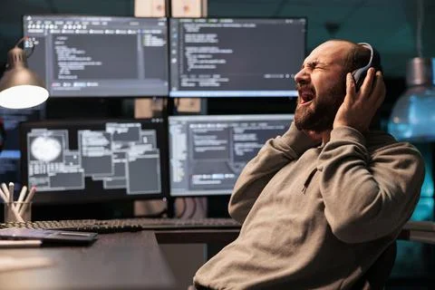 Funny programmer screaming and listening to music Foto stock