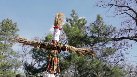 Funny stuffed carnival on the sky background Video stock 75683154
