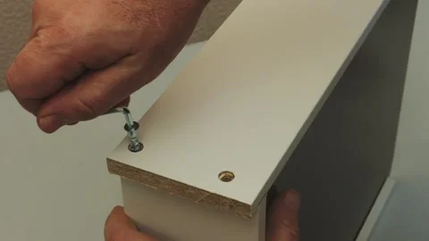 Furniture assembly from the laundry room using screws and screwdrivers. The.. Vídeo Stock 344886150