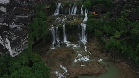 Furong Waterfall Pull Back to Reveal Ancient Village 動画素材 206911103