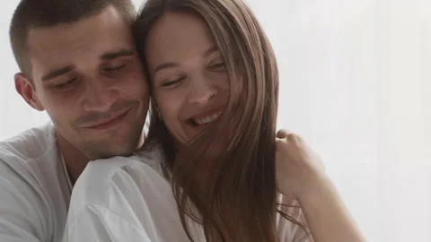 Future Parents. Happy Young Spouses Looking At Positive Pregnancy Test And Vidéo 161741908