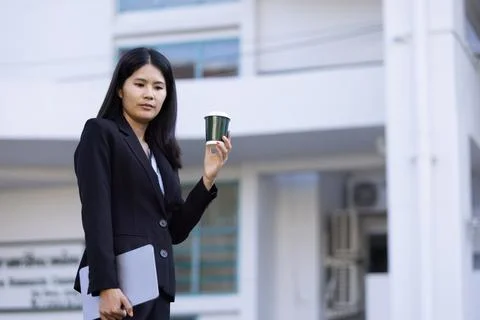 Future remote work combines technology smart phone digital business woman e.. Foto stock