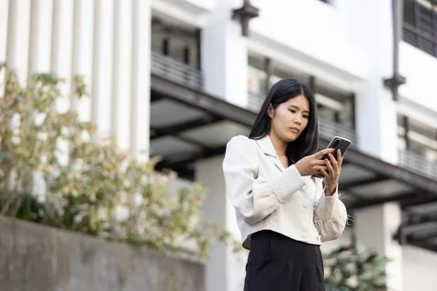 Future remote work combines technology smart phone connection online white .. Foto stock