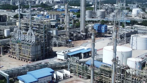 Futuristic aerial view of a high-tech oil and chemical refinery, 動画素材 299832703