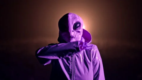 Futuristic alien dancing on dark backdrop. Funny meme footage of humanoid on Stock-Footage 199669878