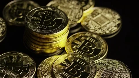 Futuristic digital loopable Motion graphic of bitcoin money icon and data matrix Vídeos de archivo 336443783