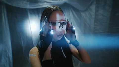 Futuristic Female Android Wearing Glasses and Headphones Vídeo Stock 343960090
