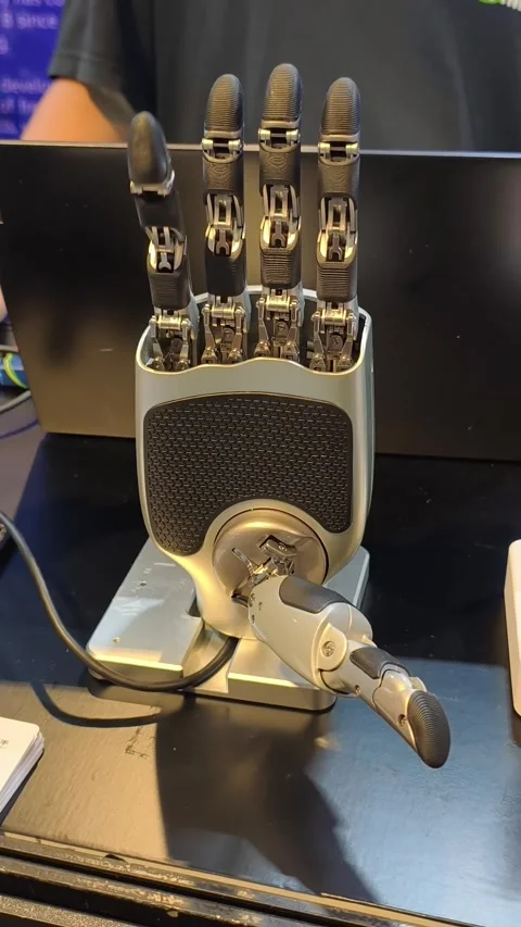 Futuristic robotic hands showcased on stands Stockbeeldmateriaal 338319376