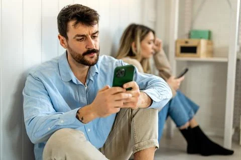 Gadget addiction and relationship problems. Couple with smartphones ignorin.. Stock-Fotos