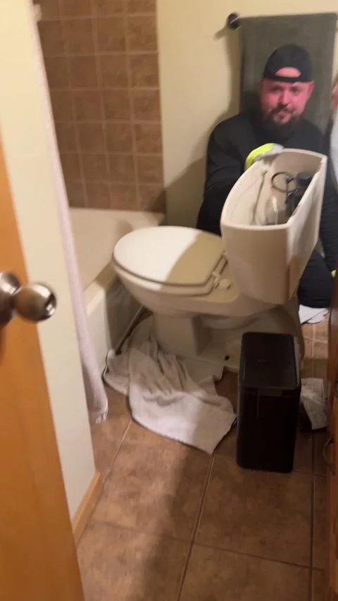 Gagging Dad Sends Son Into a Giggle Fit, Northglenn, Colorado, USA - 24 Mar 2026 Vídeo Stock 331029400