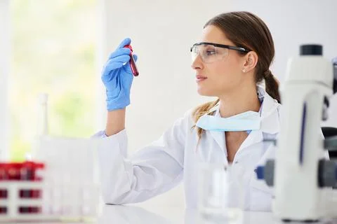 Gaining deeper insights to help develop a cure. Cropped shot of a young femal Foto stock