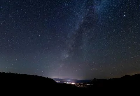 The galactic cloud of the Milky way setting over the city of Sedona 스톡 사진