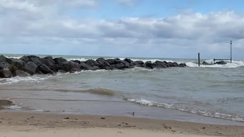 Gale winds and crashing waves on Lake Michigan Stock Footage 142514304