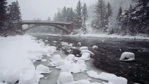 Gallatin River Storm Castle Bridge in Montana during a Snow Storm, 4k 스톡 동영상 233458749