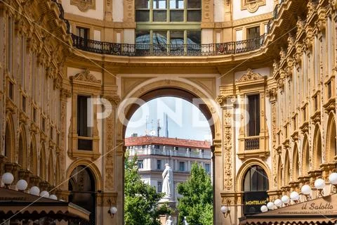 Galleria Vittorio Emanuele II the famous shipping arcade mall in the center of M Stock Photos
