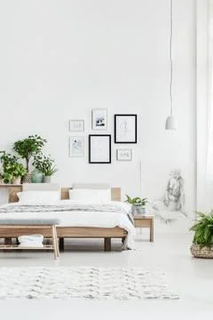 Gallery of posters in bedroom Stock-Fotos