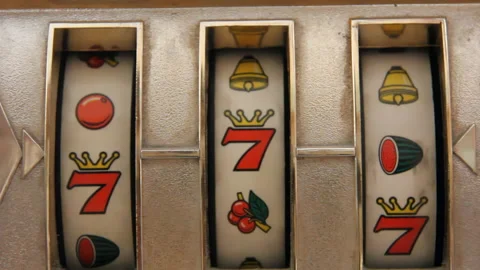 Gambling Machine in Action Close Up Shot at Casino Floor Vidéo 231043368