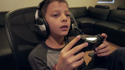 Game boy kid 5 Video stock 102712647