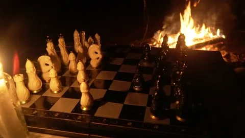 Game of chess against the backdrop of the fire, the start of game with pawn move 库存影片 114371366