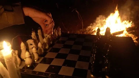 Game of chess against the backdrop of the fire, the start of game with pawn move 库存影片 114371392