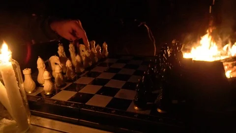 Game of chess against the backdrop of the fire, the start of game with pawn move 库存影片 114371394
