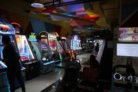 Game play in mall Stock-Fotos